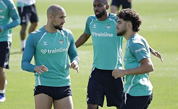 Bakambu, ausencia en el entrenamiento del Betis de este jueves Bakambu, ausencia en el entrenamiento del Betis de este jueves