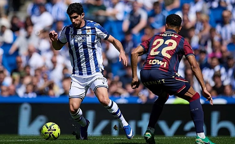 Guedes sigue entrenándose al margen a dos días del partido ante el Betis Guedes sigue entrenándose al margen a dos días del partido ante el Betis