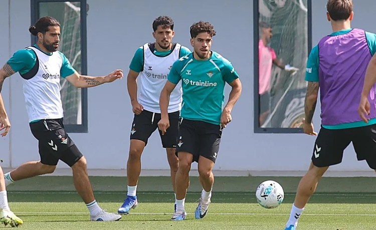 Alineaciones oficiales del Real Sociedad – Real Betis de LaLiga EA Sports 2025-2026: Aitor, Valentín, Roca y Altimira, novedades en el once Alineaciones oficiales del Real Sociedad – Real Betis de LaLiga EA Sports 2025-2026: Aitor, Valentín, Roca y Altimira, novedades en el once