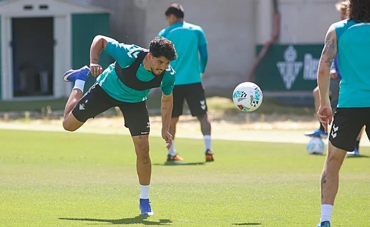 Pellegrini y la opción de repetir once en LaLiga casi tres meses después Pellegrini y la opción de repetir once en LaLiga casi tres meses después