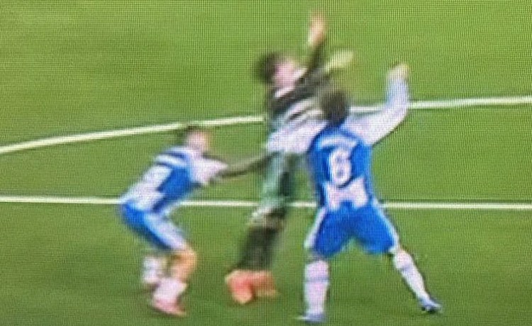 Polémica en seis de los siete penaltis en contra del Betis en LaLiga esta temporada Polémica en seis de los siete penaltis en contra del Betis en LaLiga esta temporada