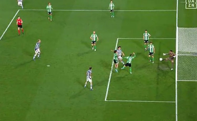 El paradón de Valles que salvó un punto en el descuento del Real Sociedad – Real Betis El paradón de Valles que salvó un punto en el descuento del Real Sociedad – Real Betis