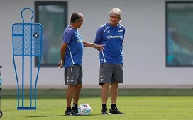 Pellegrini: «Habría que revisar a lo mejor las críticas más que la planificación» Pellegrini: «Habría que revisar a lo mejor las críticas más que la planificación»