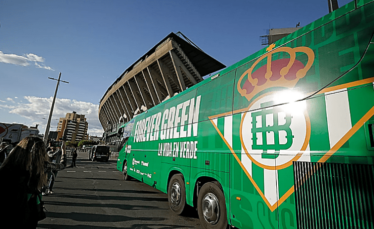 El Betis afea a Subdelegación del Gobierno la distancia impuesta a su afición en los recibimientos al equipo El Betis afea a Subdelegación del Gobierno la distancia impuesta a su afición en los recibimientos al equipo