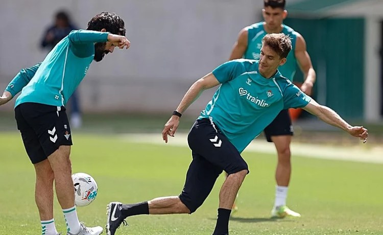 Ricardo y Llorente trabajan con el grupo; Natan lo hace aparte y apunta a ser baja para el Betis – Elche Ricardo y Llorente trabajan con el grupo; Natan lo hace aparte y apunta a ser baja para el Betis – Elche