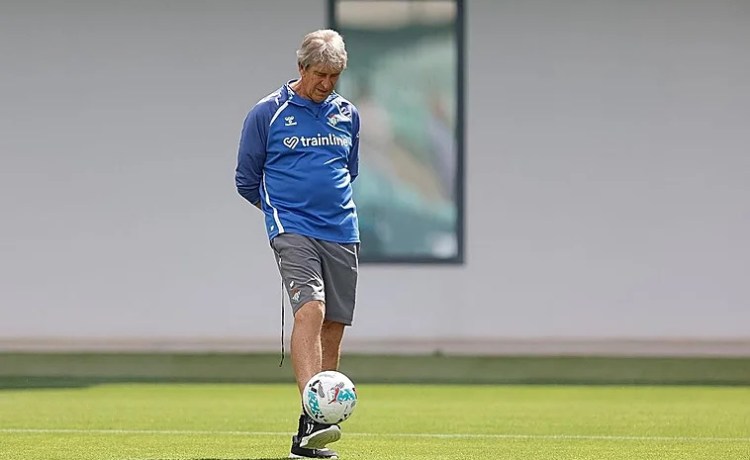 Pellegrini: «Hace seis años uno no se imaginaba jugar todos los años en Europa League y que ahora se pida Champions da más mérito al crecimiento del club» Pellegrini: «Hace seis años uno no se imaginaba jugar todos los años en Europa League y que ahora se pida Champions da más mérito al crecimiento del club»