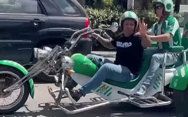 El curioso vídeo de Marcos Assunçao en Sevilla con una moto bética: «Llegando al partido del Betis» El curioso vídeo de Marcos Assunçao en Sevilla con una moto bética: «Llegando al partido del Betis»
