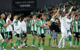 La fiesta del Betis en la Cartuja comenzó con el himno de la Champions La fiesta del Betis en la Cartuja comenzó con el himno de la Champions
