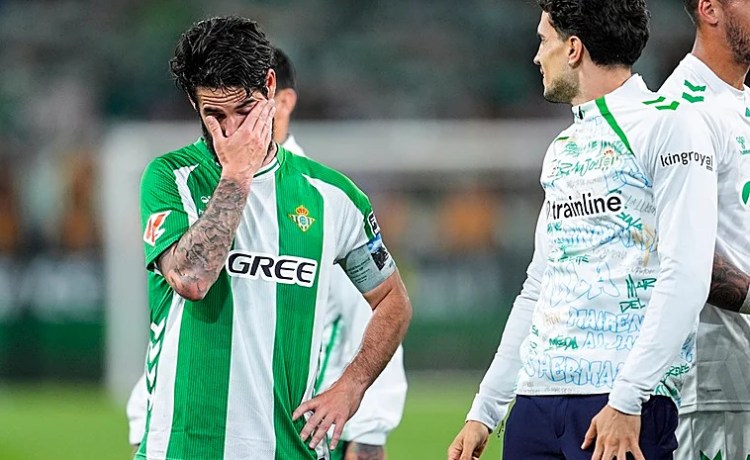 Las lágrimas de emoción de Isco y su futuro: «Por supuesto que no se va a retirar, anda que no le queda fútbol y magia y títulos que conseguir» Las lágrimas de emoción de Isco y su futuro: «Por supuesto que no se va a retirar, anda que no le queda fútbol y magia y títulos que conseguir»