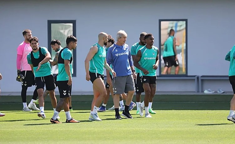 Pellegrini y la tarea para un año Champions: «Tenemos que intentar hacer un plantel lo más fuerte posible» Pellegrini y la tarea para un año Champions: «Tenemos que intentar hacer un plantel lo más fuerte posible»