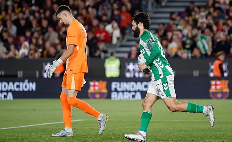 Nuevo pasito de Isco para recuperar su mejor versión: gol para ganar confianza un año después Nuevo pasito de Isco para recuperar su mejor versión: gol para ganar confianza un año después