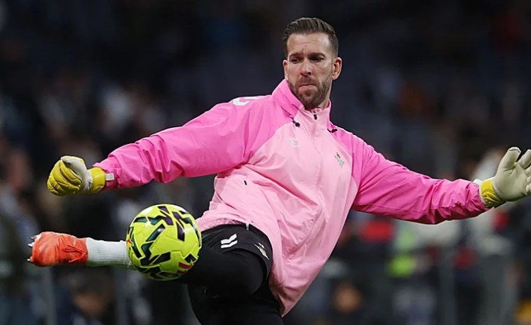 El Betis y Adrián anticipan la decisión y no seguirá la próxima temporada El Betis y Adrián anticipan la decisión y no seguirá la próxima temporada