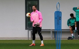 El Betis valorará la semana próxima si Adrián continuará o no en la plantilla El Betis valorará la semana próxima si Adrián continuará o no en la plantilla