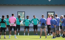 Amrabat y Altimira, al margen en la vuelta al trabajo del Betis para afrontar la despedida ante el Levante Amrabat y Altimira, al margen en la vuelta al trabajo del Betis para afrontar la despedida ante el Levante