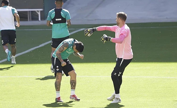 Cinco bajas en la convocatoria del Betis para recibir al Levante Cinco bajas en la convocatoria del Betis para recibir al Levante