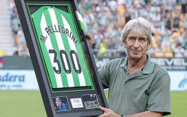 La Cartuja cantó «Manuel Pellegrini» en el homenaje por sus 300 partidos en el Betis La Cartuja cantó «Manuel Pellegrini» en el homenaje por sus 300 partidos en el Betis