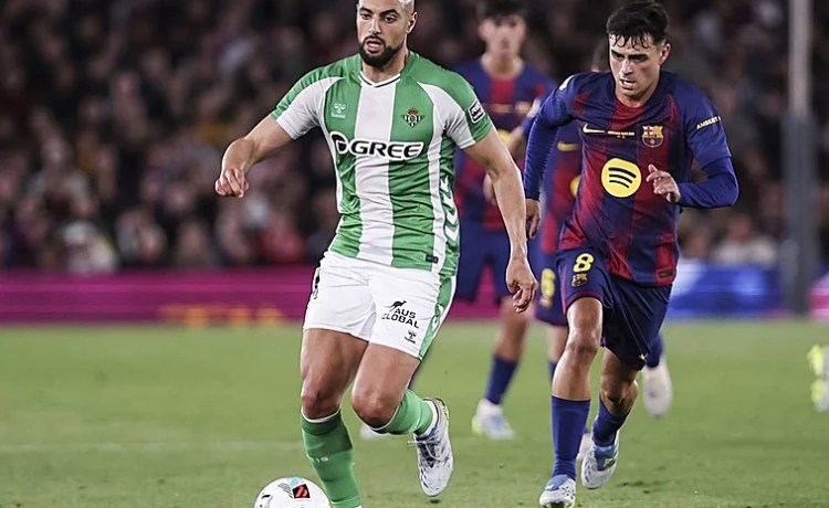 Amrabat agradece el «fantástico apoyo» a los béticos con su futuro en el aire Amrabat agradece el «fantástico apoyo» a los béticos con su futuro en el aire