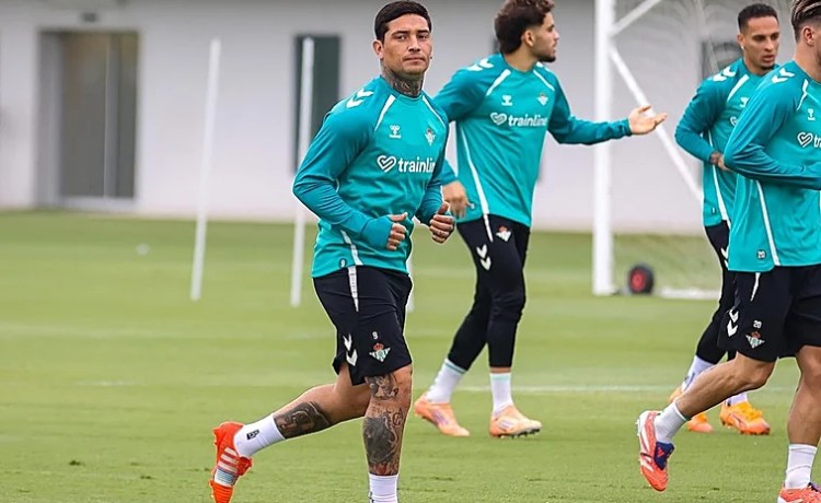 El Betis le comunica a Chimy Ávila que aplicará la cláusula de desvinculación de su contrato El Betis le comunica a Chimy Ávila que aplicará la cláusula de desvinculación de su contrato