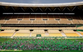 El Betis de Champions homenajea en la Cartuja a sus socios más jóvenes y veteranos El Betis de Champions homenajea en la Cartuja a sus socios más jóvenes y veteranos