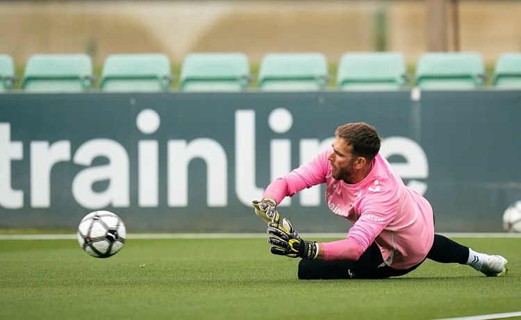 Adrián: «Tenemos pendiente una reunión para ver mi función en el Betis pero me veo más cerca de la gestión» Adrián: «Tenemos pendiente una reunión para ver mi función en el Betis pero me veo más cerca de la gestión»