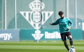 Isco renuncia a sus vacaciones para entrenarse en la ciudad deportiva del Betis Isco renuncia a sus vacaciones para entrenarse en la ciudad deportiva del Betis
