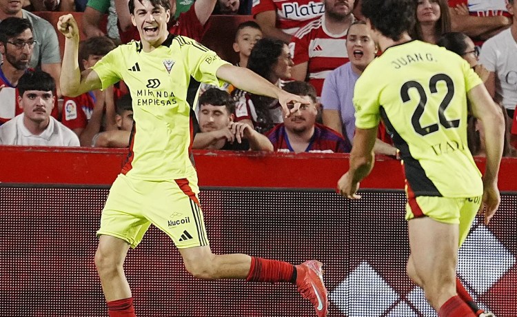 Jesús Galván, sobre Petit: «Tiene mucha proyección, pero tiene que pasar la mili» Jesús Galván, sobre Petit: «Tiene mucha proyección, pero tiene que pasar la mili»