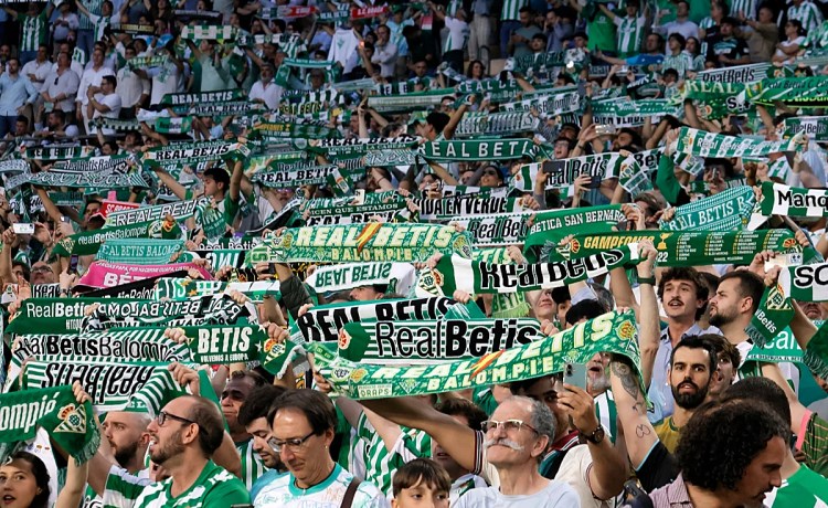 El Betis cambia la forma de pagar el abono: el mensaje que recibirás en tu móvil para renovar El Betis cambia la forma de pagar el abono: el mensaje que recibirás en tu móvil para renovar