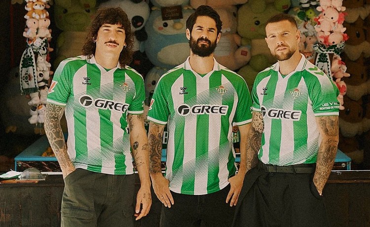 La primera equipación personalizada del Betis, a precio especial para los abonados durante la campaña de renovación La primera equipación personalizada del Betis, a precio especial para los abonados durante la campaña de renovación