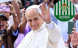 La aplaudida reacción del Papa León XIV al aceptar un regalo del Betis en Canarias: «La cara de los niños lo dice todo» La aplaudida reacción del Papa León XIV al aceptar un regalo del Betis en Canarias: «La cara de los niños lo dice todo»