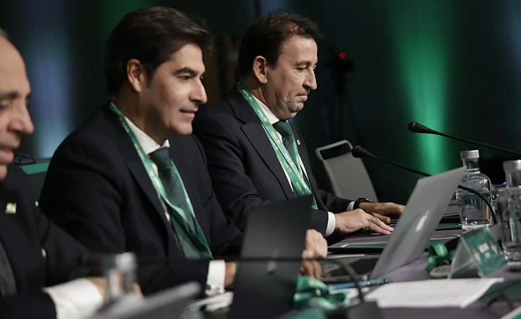 El Betis prefiere asumir pérdidas a 30 de junio antes que «malvender» El Betis prefiere asumir pérdidas a 30 de junio antes que «malvender»