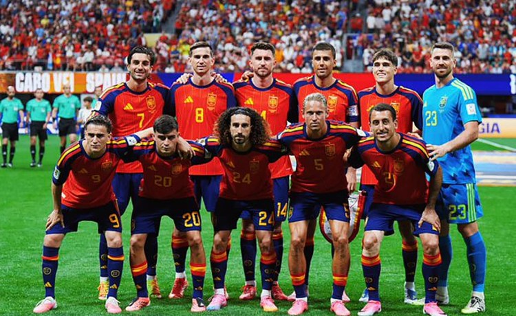 España debuta ante Cabo Verde con Gavi y Fabián en el once España debuta ante Cabo Verde con Gavi y Fabián en el once