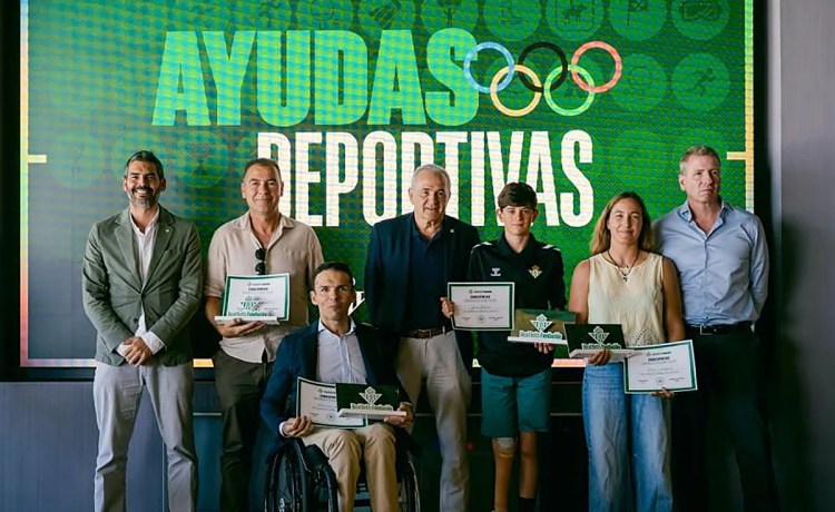 Pilar Lamadrid, Hugo Franco, Óscar Molino y Francisco Salinas reciben las V Ayudas Deportivas de la Fundación Real Betis Pilar Lamadrid, Hugo Franco, Óscar Molino y Francisco Salinas reciben las V Ayudas Deportivas de la Fundación Real Betis
