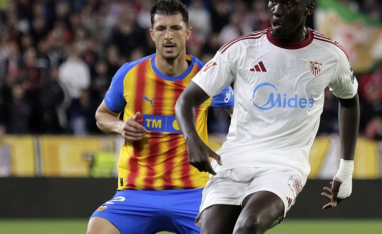 El Valencia da un ultimátum a Guido, que tiene al Betis en el foco El Valencia da un ultimátum a Guido, que tiene al Betis en el foco