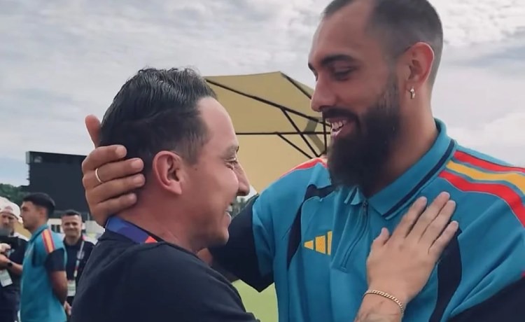 El reencuentro de Guardado y Borja Iglesias en el Mundial: «Te lo mereces todo» El reencuentro de Guardado y Borja Iglesias en el Mundial: «Te lo mereces todo»