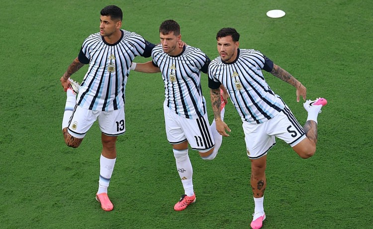 Lo Celso vuelve a celebrar la victoria de Argentina desde el banquillo Lo Celso vuelve a celebrar la victoria de Argentina desde el banquillo