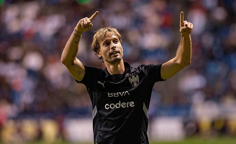 Sergio Canales ficha por el Racing y regresa a LaLiga tres años después Sergio Canales ficha por el Racing y regresa a LaLiga tres años después