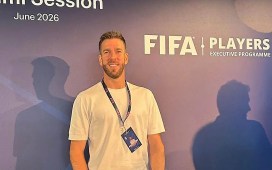 Adrián completa su formación FIFA mientras define su nuevo papel en el Betis Adrián completa su formación FIFA mientras define su nuevo papel en el Betis