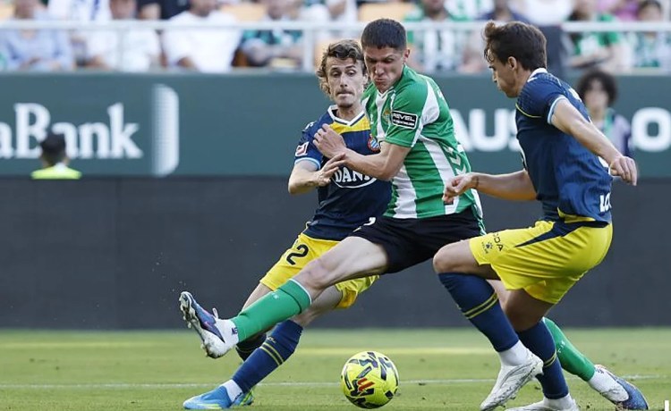 El Betis pone fecha límite por Altimira El Betis pone fecha límite por Altimira