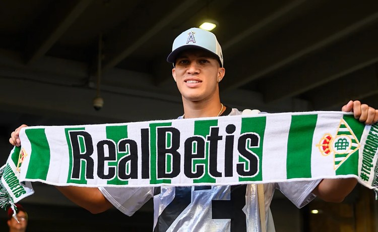 Deossa reconfigura el plan del Betis Deossa reconfigura el plan del Betis