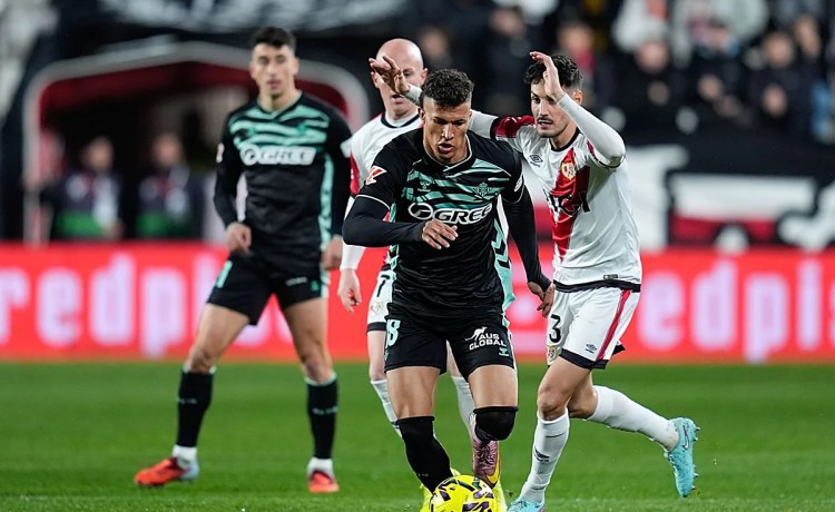 Así están las operaciones del Betis con Altimira y Deossa Así están las operaciones del Betis con Altimira y Deossa
