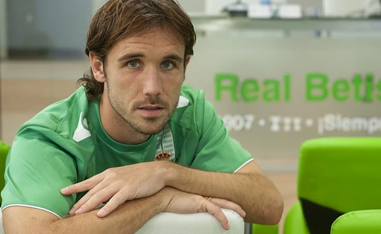 Verdú: «Cuando estaba en el aeropuerto para firmar por el Betis nos llamó Monchi y nos dijo que fuéramos al Sevilla» Verdú: «Cuando estaba en el aeropuerto para firmar por el Betis nos llamó Monchi y nos dijo que fuéramos al Sevilla»