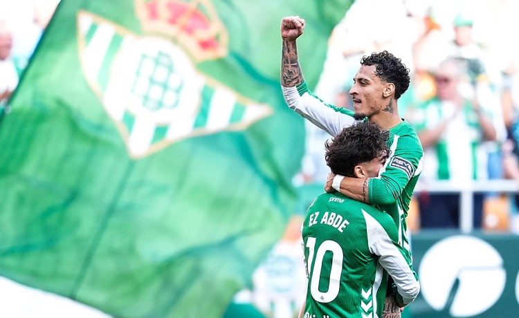 El Betis rebaja la euforia económica de la Champions: no elevará el nivel de gasto pese a los mayores ingresos previstos El Betis rebaja la euforia económica de la Champions: no elevará el nivel de gasto pese a los mayores ingresos previstos