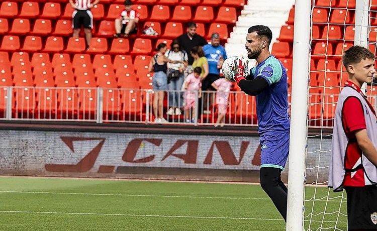 El Córdoba acelera para llevarse al meta Guilherme El Córdoba acelera para llevarse al meta Guilherme