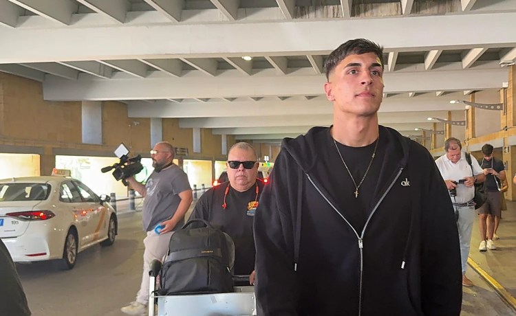 Facundo Bernal, el primer fichaje del Betis, ya está en Sevilla Facundo Bernal, el primer fichaje del Betis, ya está en Sevilla