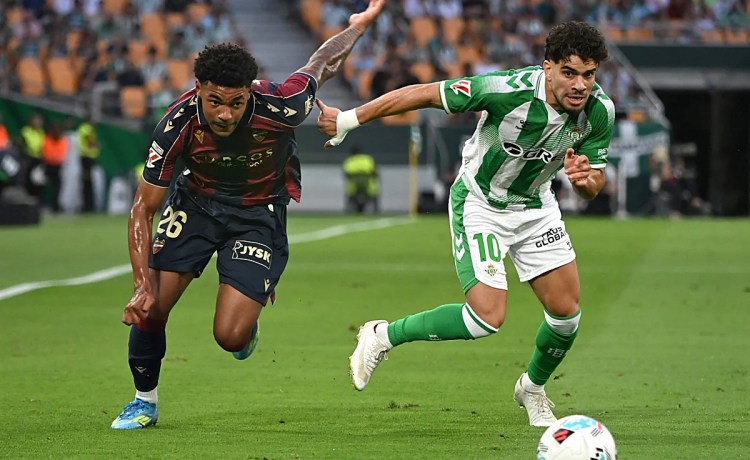 Haro, sobre el futuro de Abde: «Nos gustaría quedarnos con él, pero decir que ningún futbolista es intransferible no tiene sentido» Haro, sobre el futuro de Abde: «Nos gustaría quedarnos con él, pero decir que ningún futbolista es intransferible no tiene sentido»