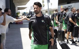 El Betis pone rumbo a Alemania con 28 futbolistas en la expedición El Betis pone rumbo a Alemania con 28 futbolistas en la expedición