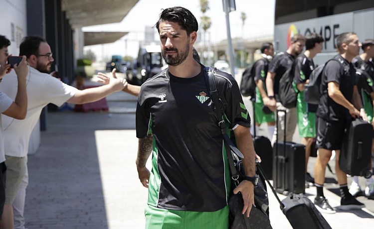 El Betis pone rumbo a Alemania con 28 futbolistas en la expedición El Betis pone rumbo a Alemania con 28 futbolistas en la expedición