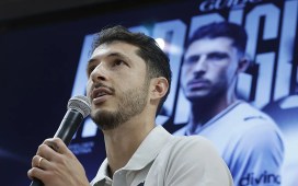 Guido Rodríguez, en su presentación con el Valencia: «Me pregunté dónde quiero estar y estuve tiempo analizándolo» Guido Rodríguez, en su presentación con el Valencia: «Me pregunté dónde quiero estar y estuve tiempo analizándolo»
