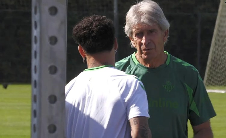 Mimos y atención de Pellegrini para Antony, factor diferencial en el Betis Mimos y atención de Pellegrini para Antony, factor diferencial en el Betis