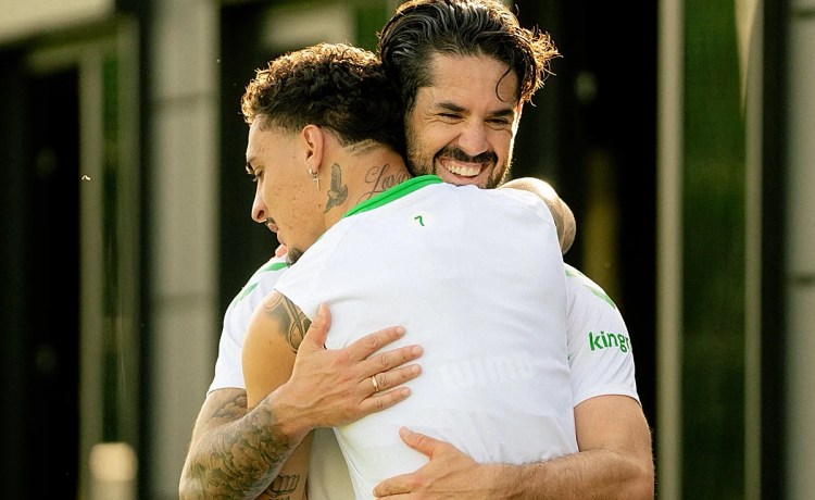 Antony hace suyo el reto de Isco de recuperar la forma en pretemporada Antony hace suyo el reto de Isco de recuperar la forma en pretemporada
